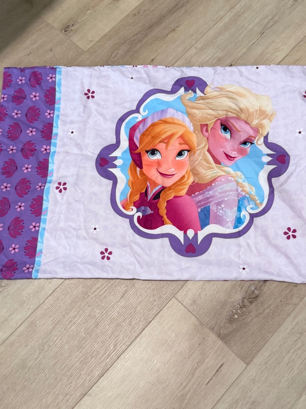 Disney Anna and Elsa Frisen pillowcase reversible
